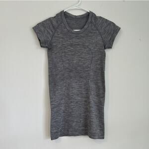 Lululemon Swiftly Tech Short Sleeve Women's Size 2 Gray Top